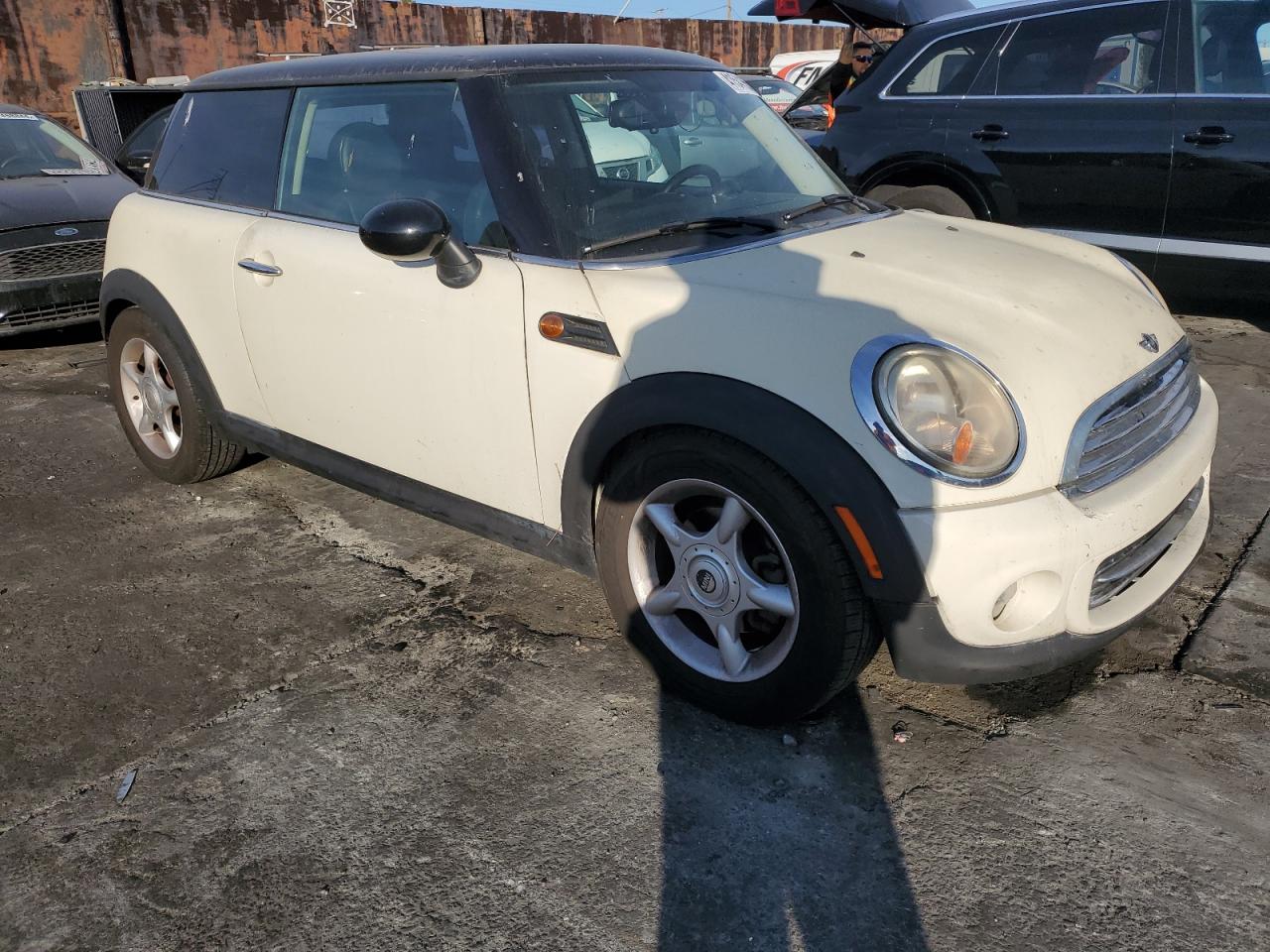 VIN WMWSU3C54DT687913 2013 MINI COOPER no.4