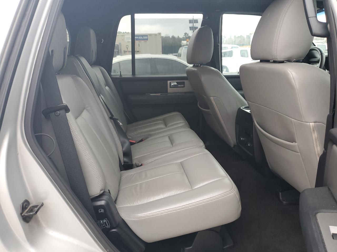 2017 Ford Expedition - Image 11