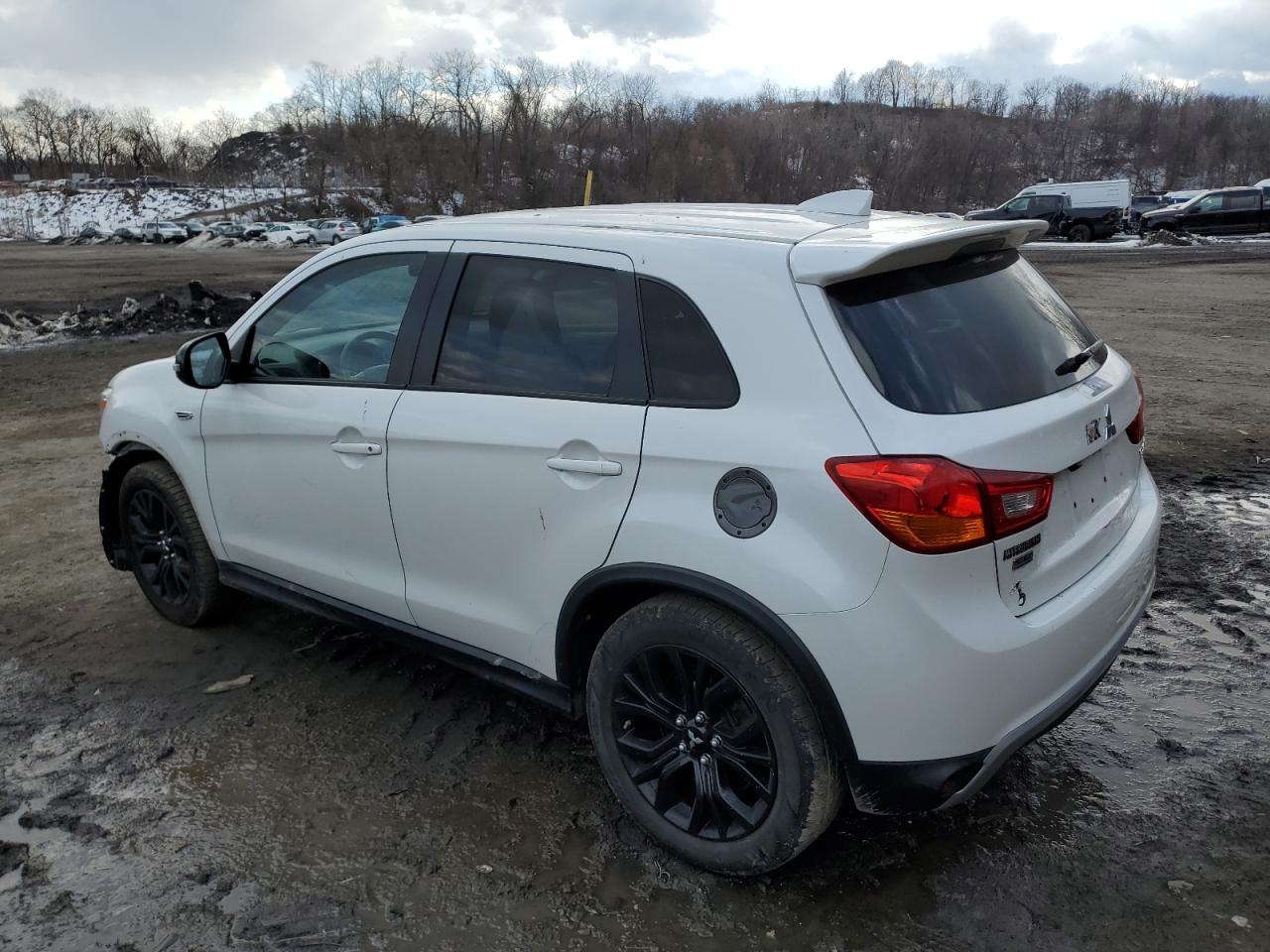 2017 Mitsubishi Outlander - Image 2