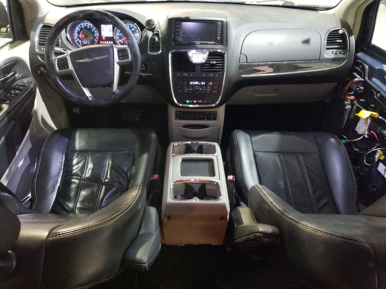 2011 Chrysler Town & Country - Image 8