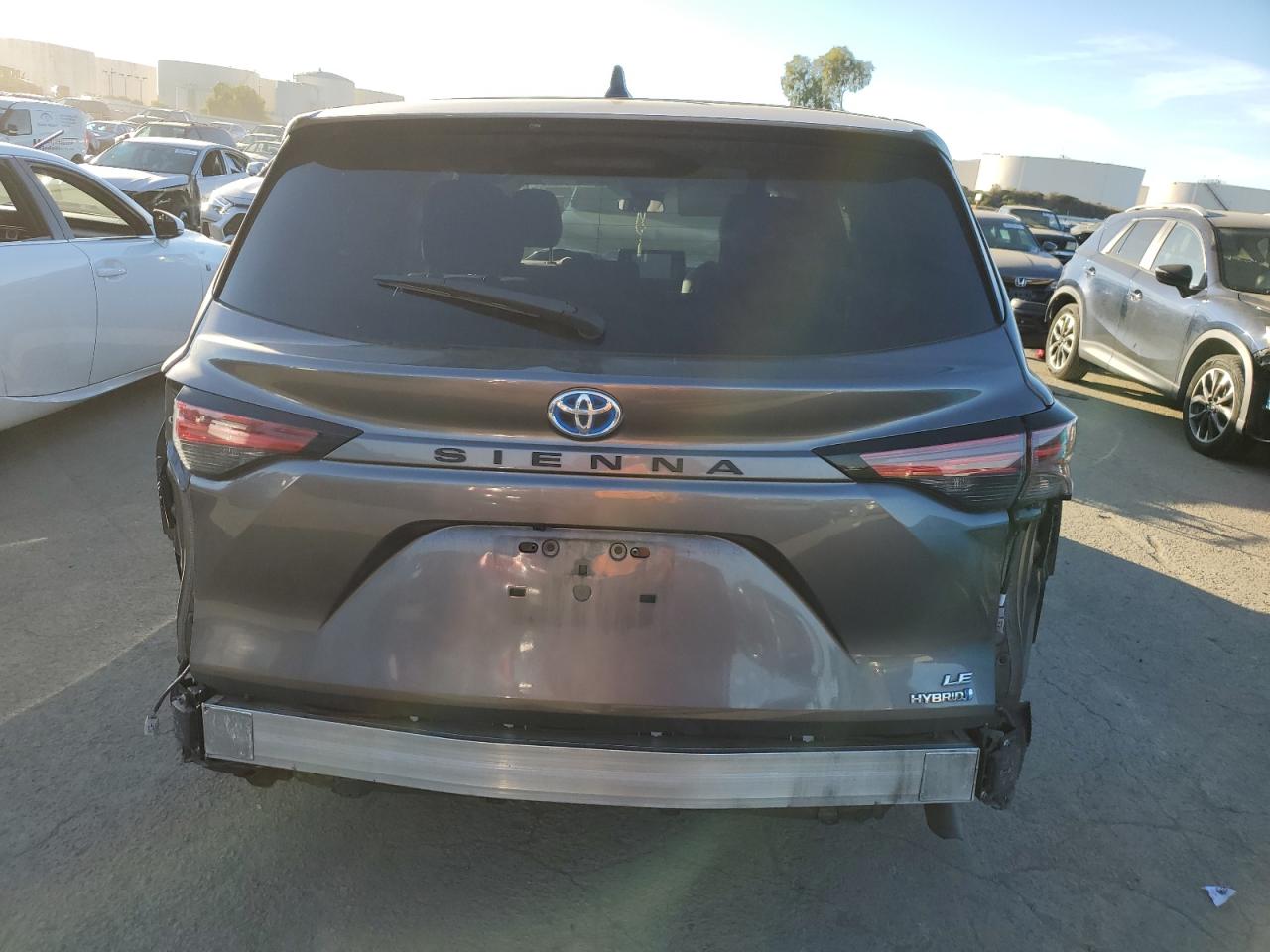 2022 Toyota Sienna - Image 6