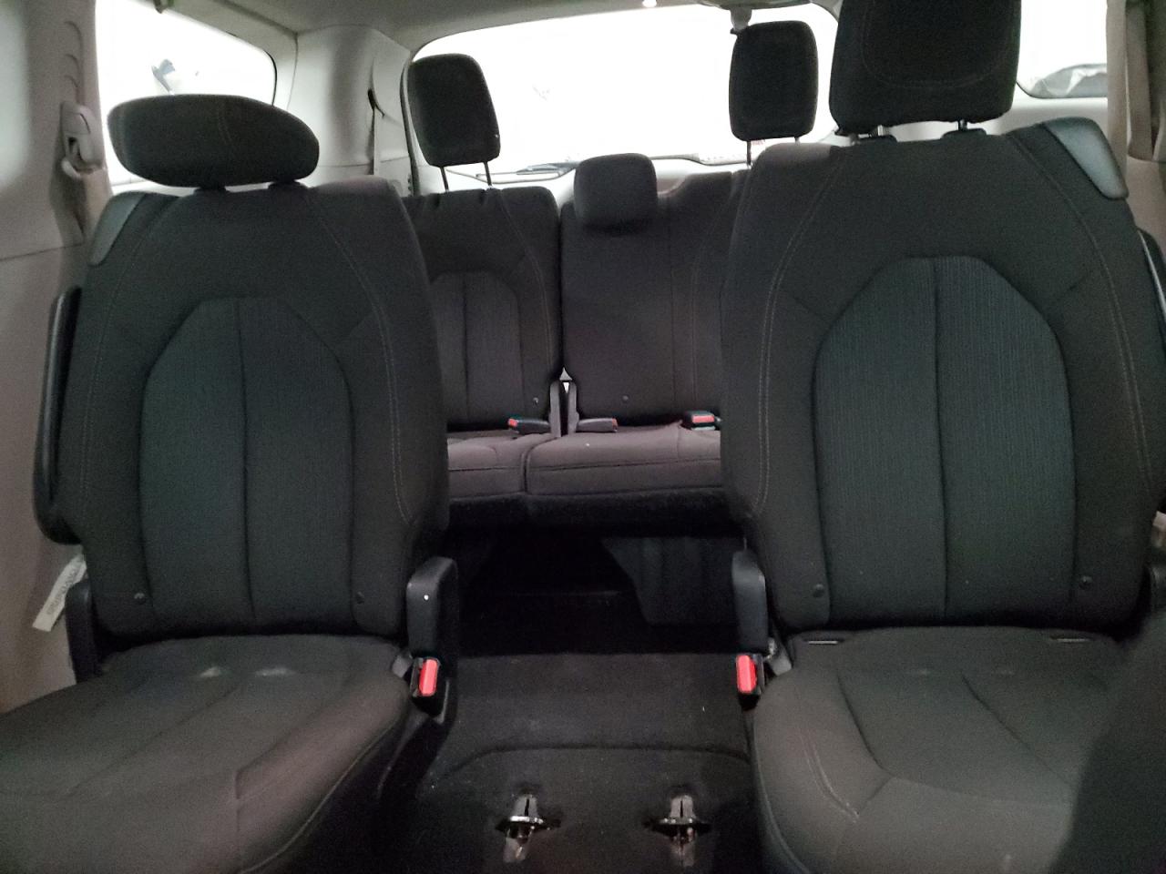 2017 Chrysler Pacifica - Image 10