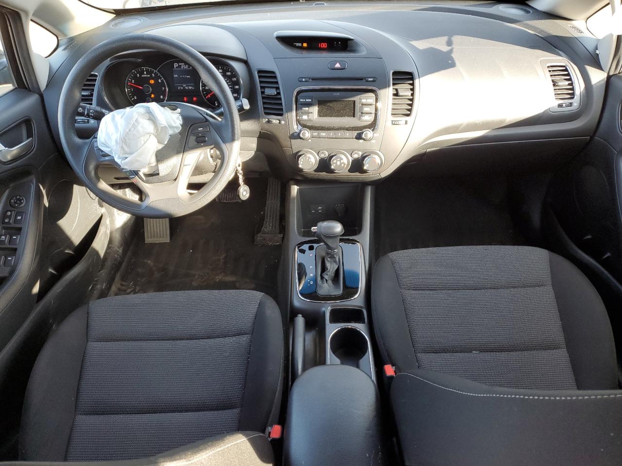2017 Kia Forte - Image 8