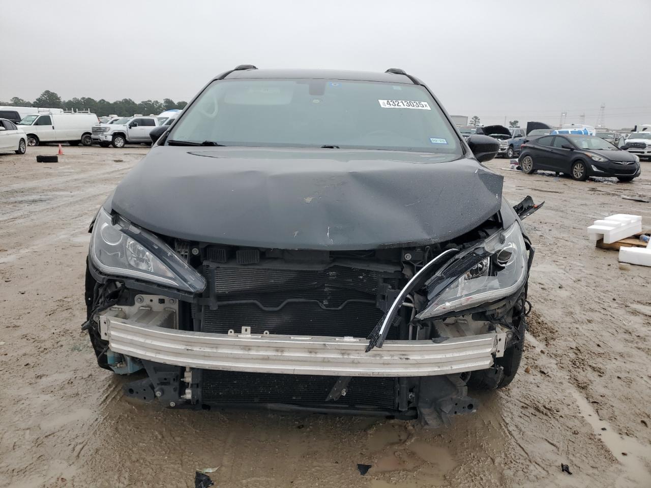 2017 Chrysler Pacifica - Image 5