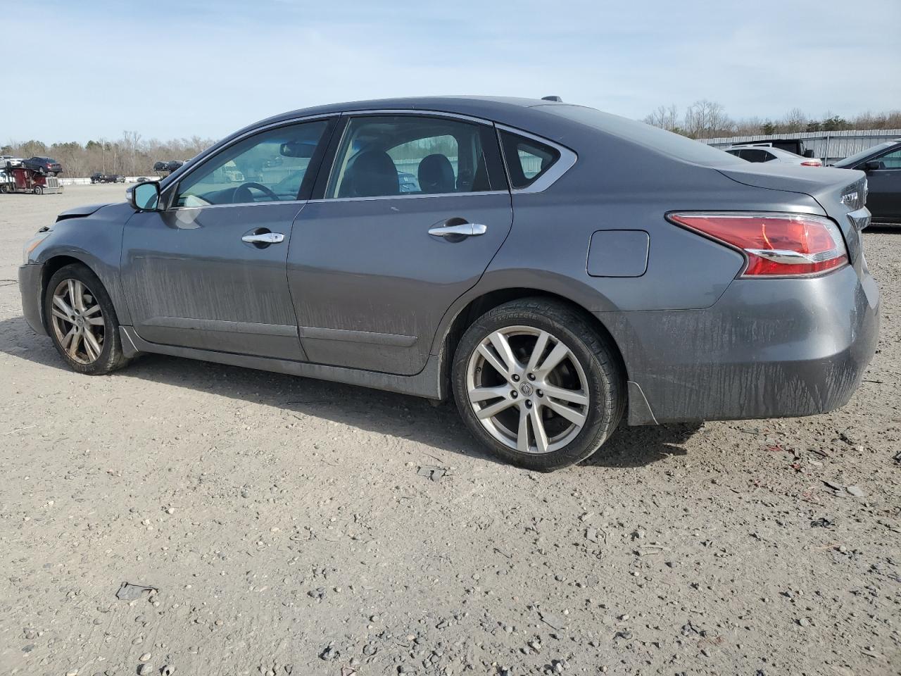 2014 Nissan Altima - Image 2