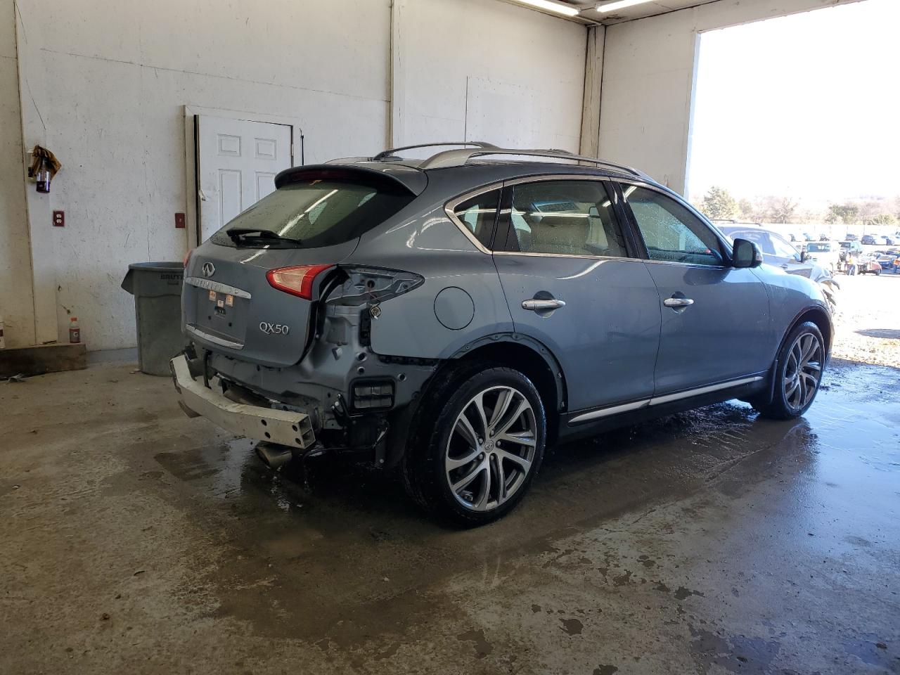 2017 Infiniti QX50 - Image 3