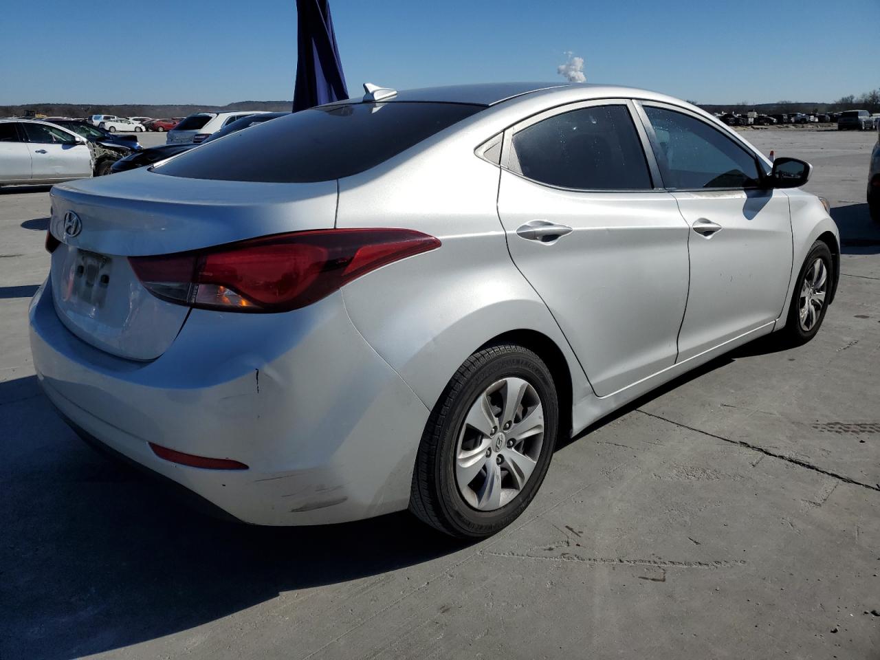2016 Hyundai Elantra - Image 3