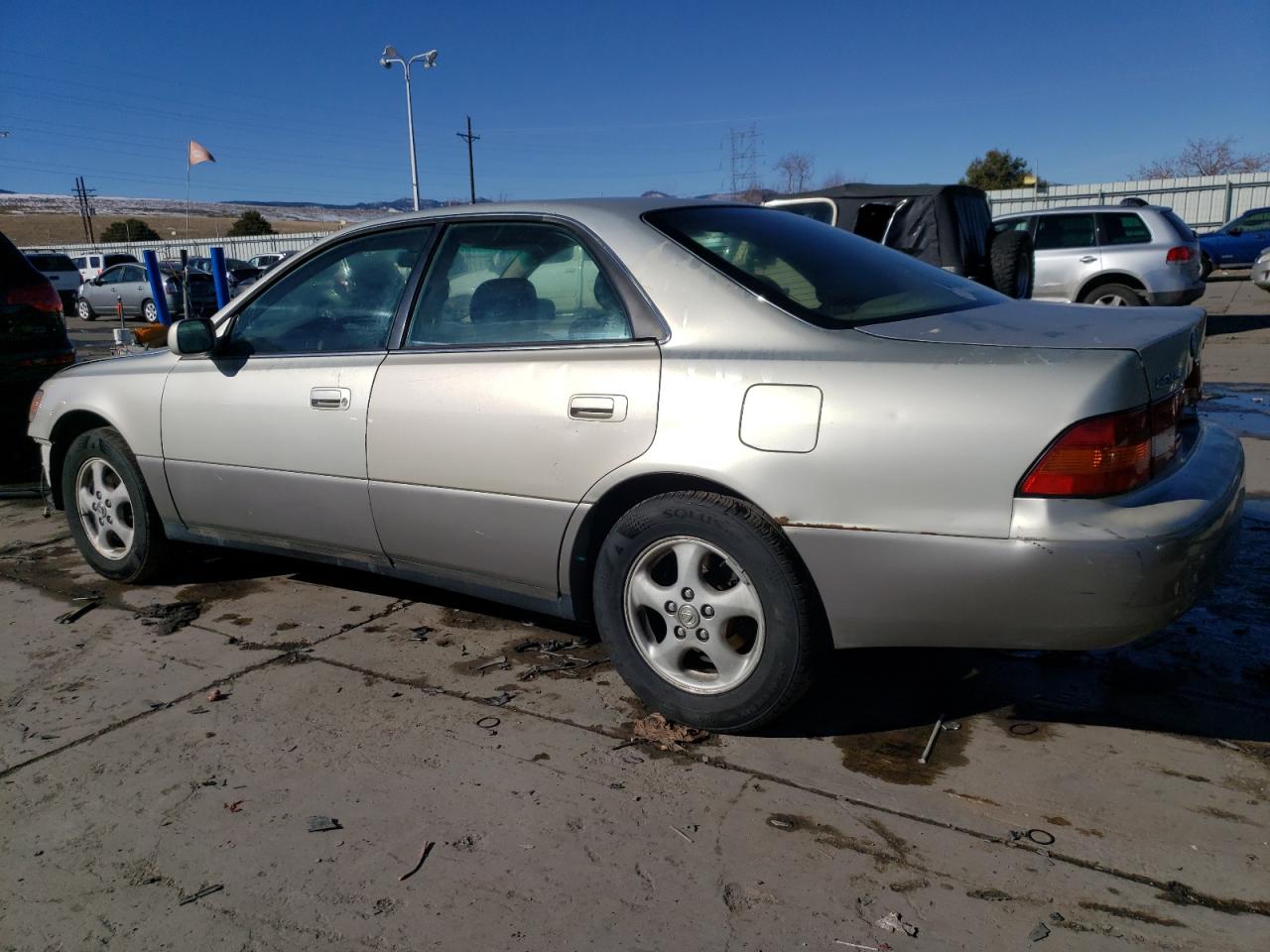 1999 Lexus ES - Image 2