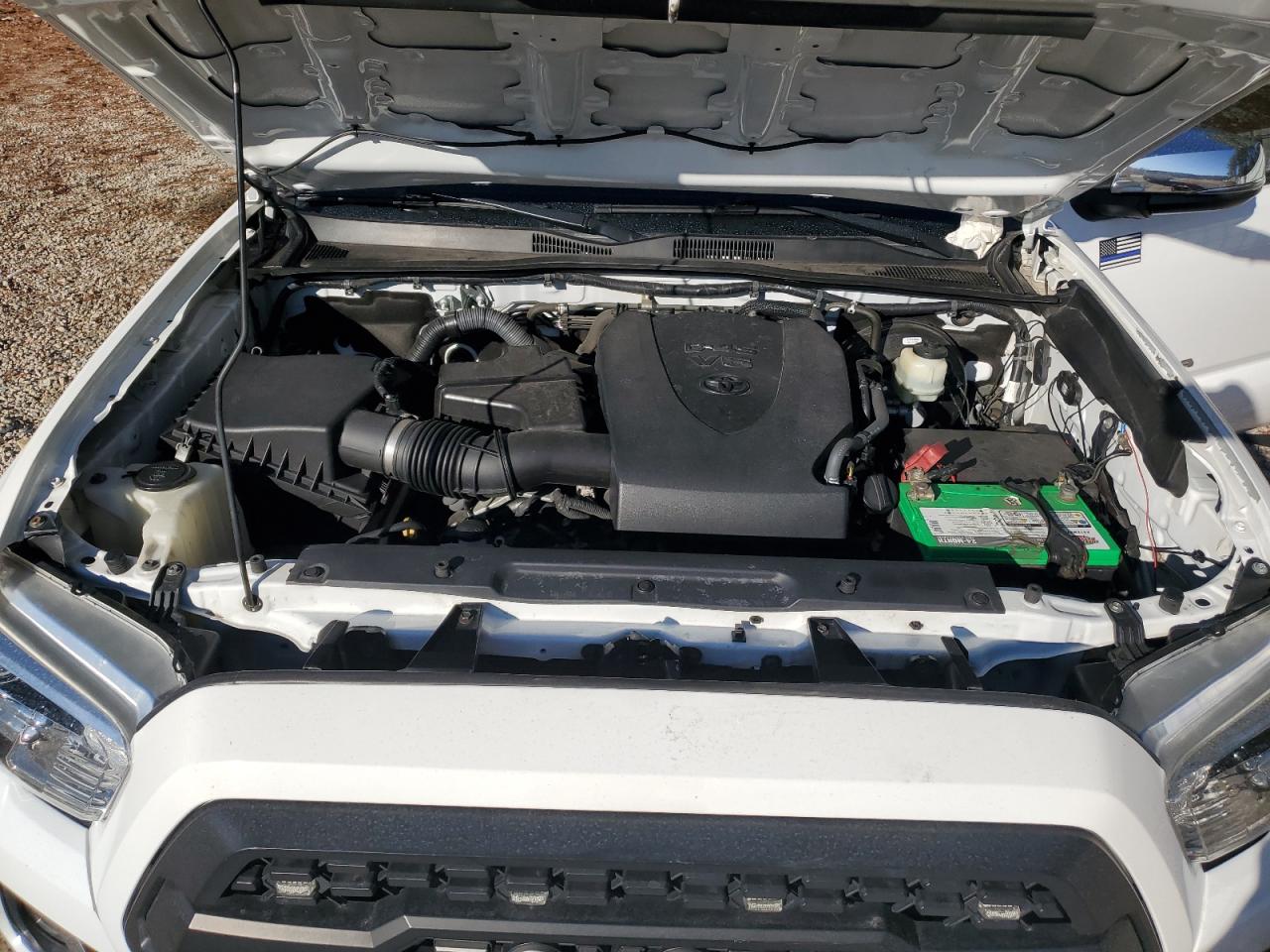 2016 Toyota Tacoma - Image 13