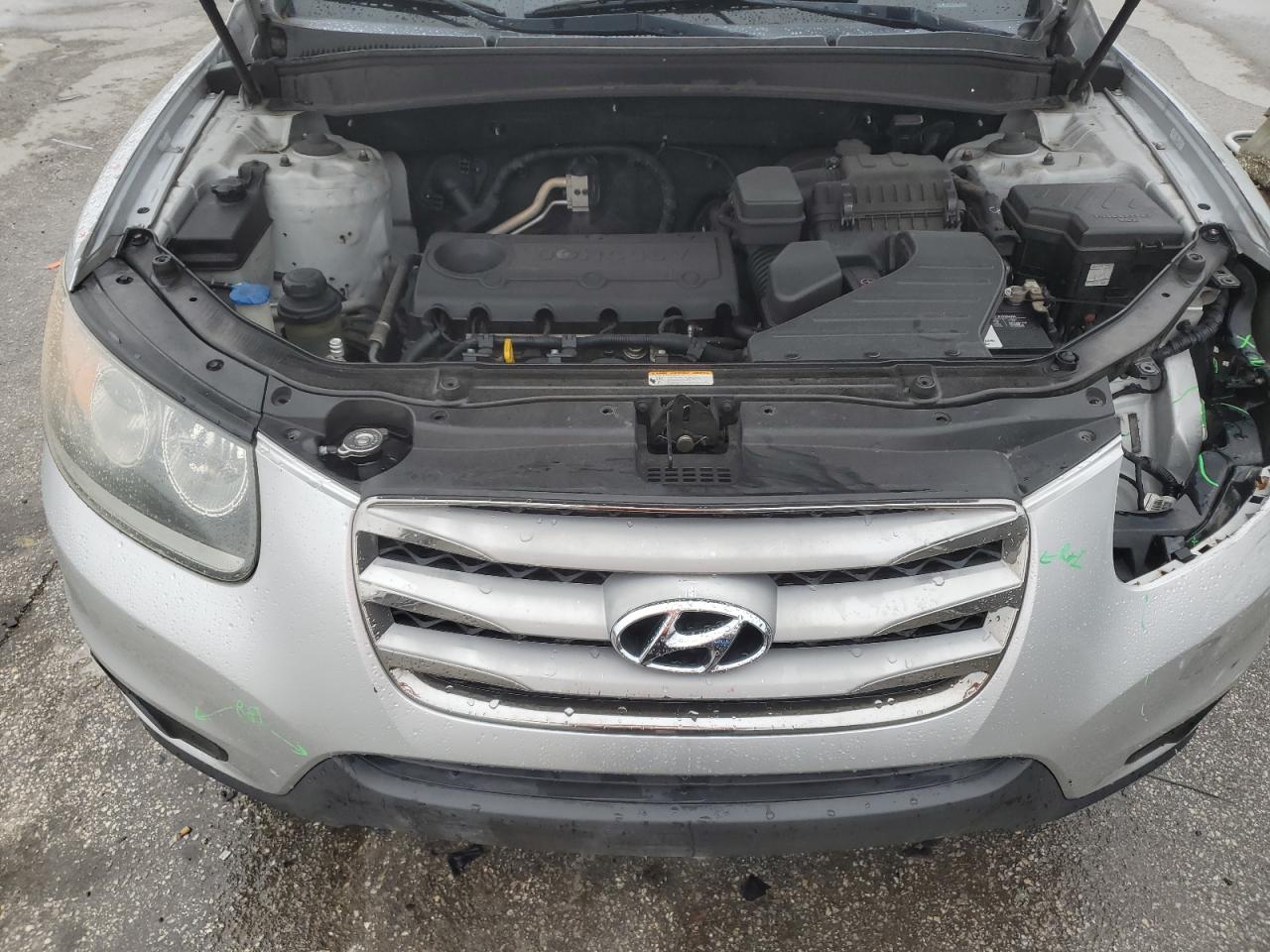 2012 Hyundai Santa Fe - Image 12