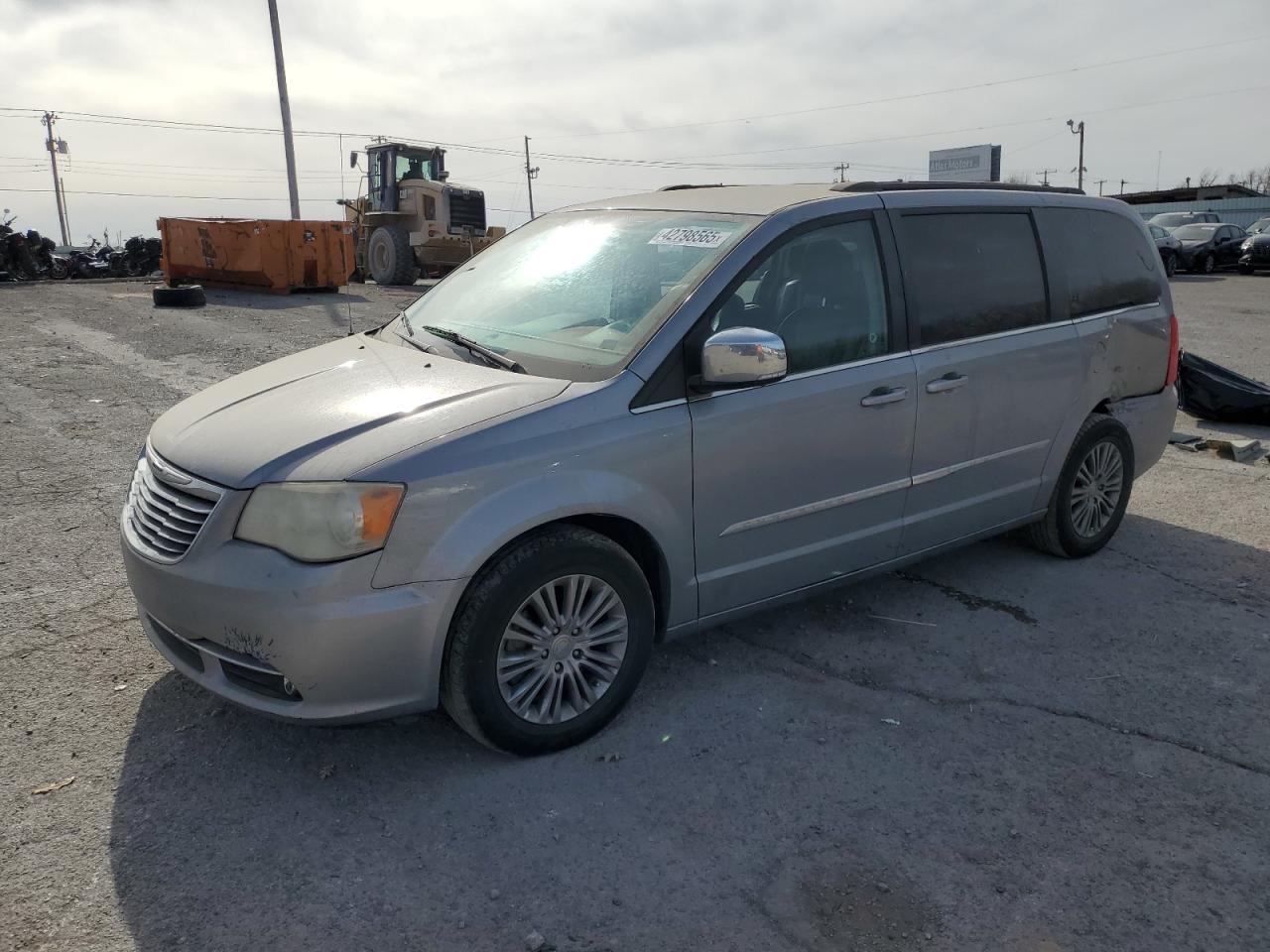 2014 Chrysler Town & Country - Image 1