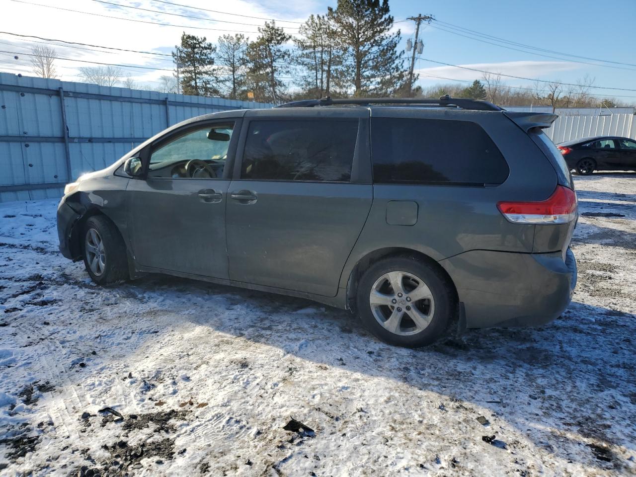 2012 Toyota Sienna - Image 2
