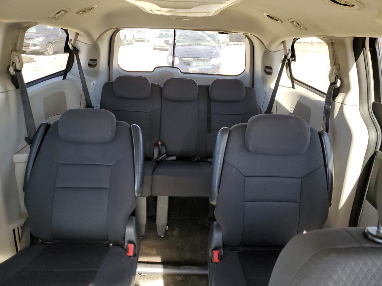 2010 Dodge Caravan - Image 10
