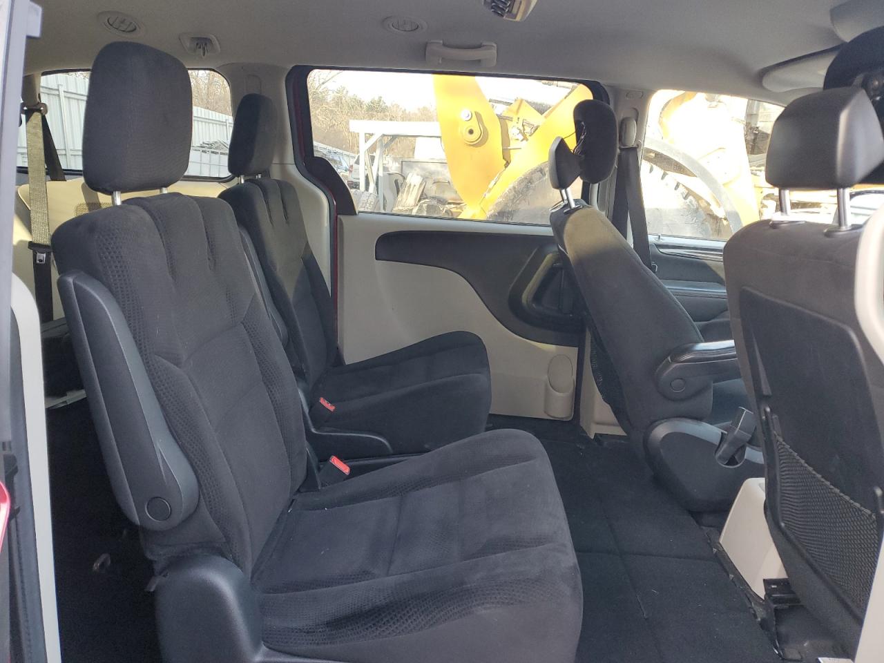 2016 Dodge Caravan - Image 11