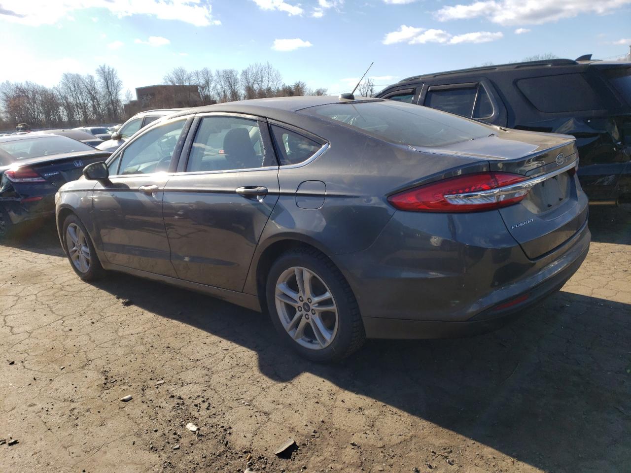 VIN 3FA6P0H72JR283063 2018 FORD FUSION no.2