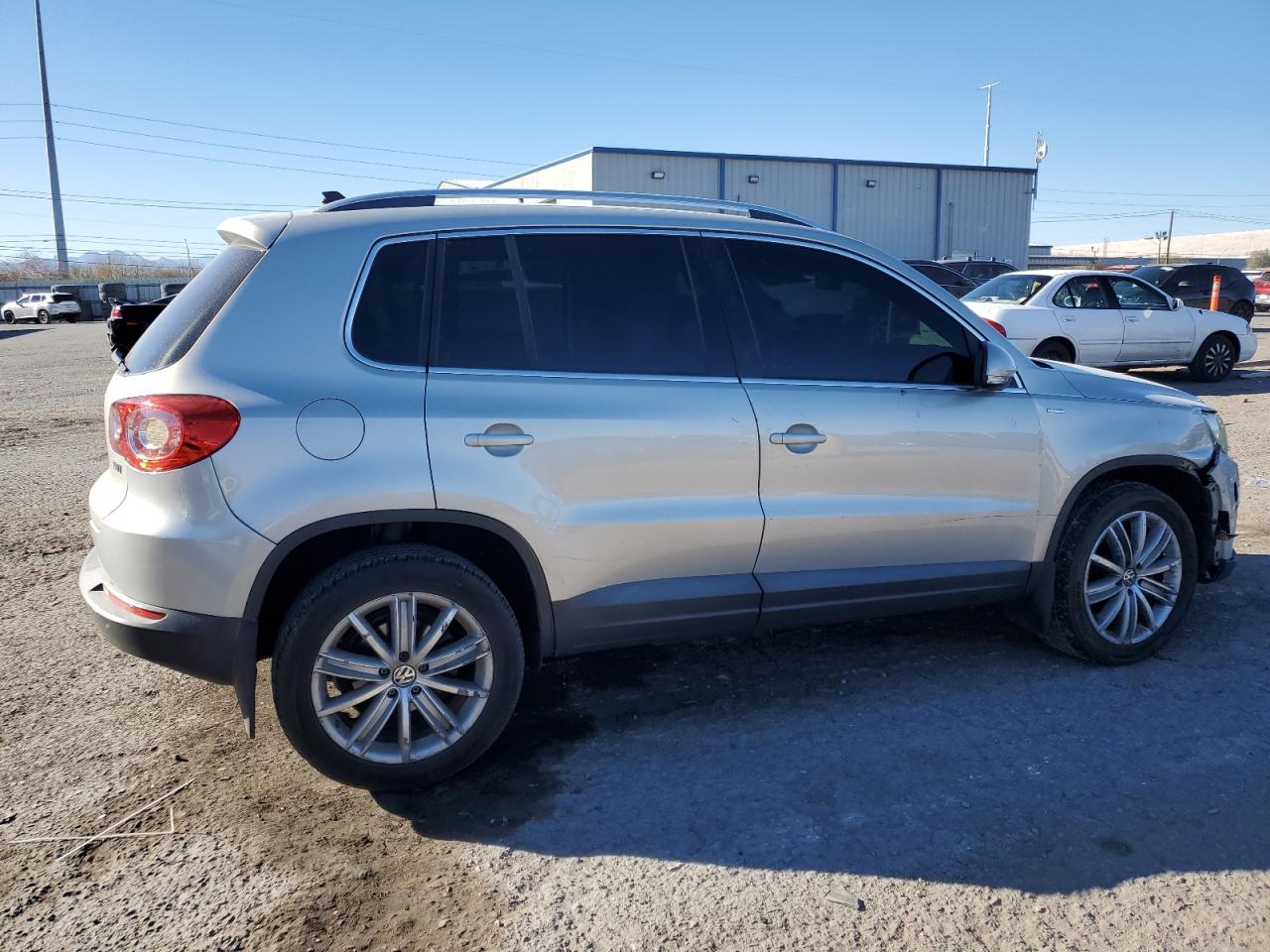 2010 Volkswagen Tiguan - Image 3