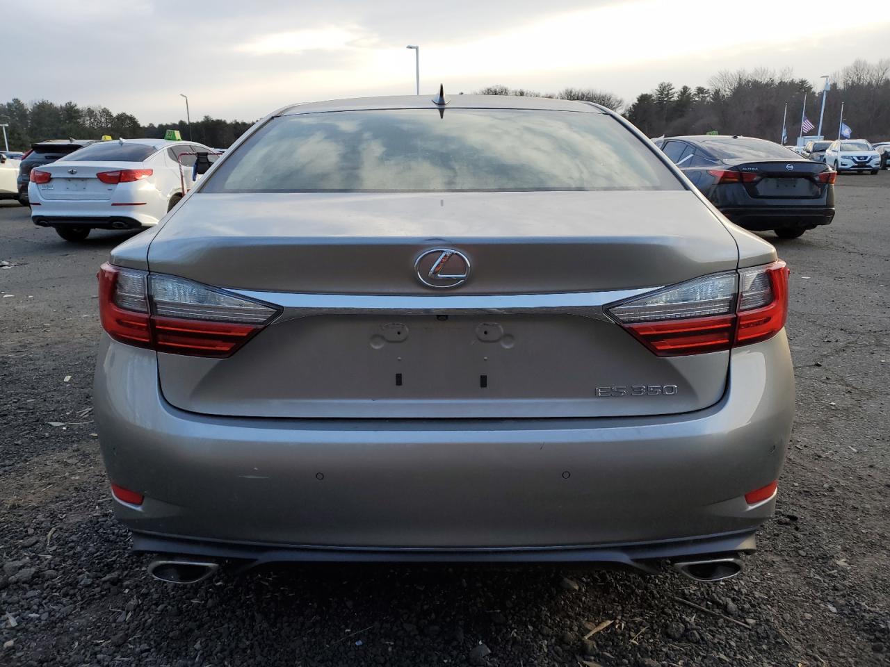 2016 Lexus ES - Image 6