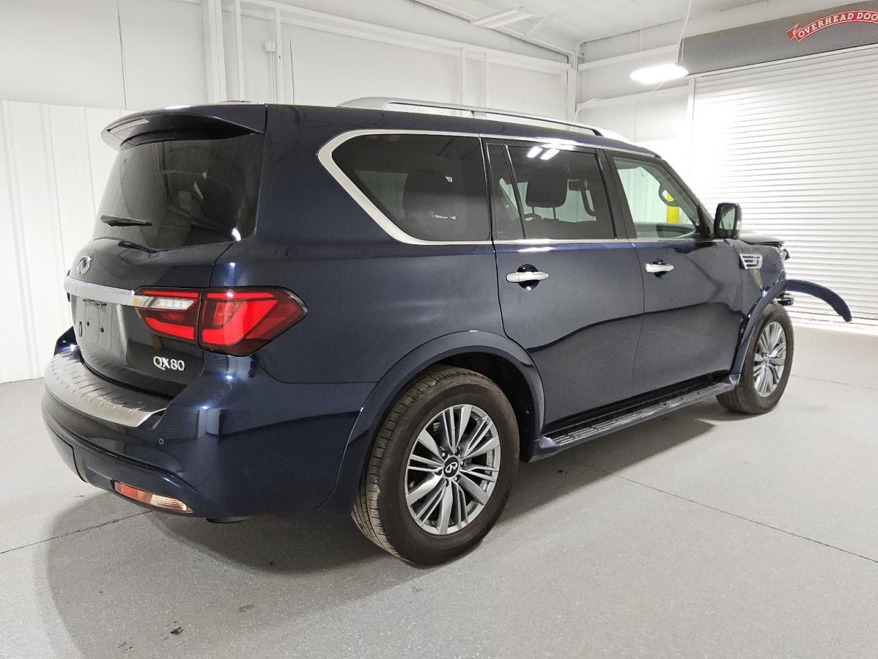 2021 Infiniti QX80 - Image 3