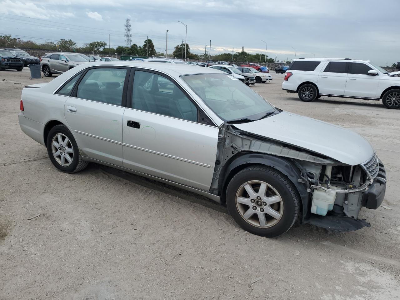 2003 Toyota Avalon - Image 4