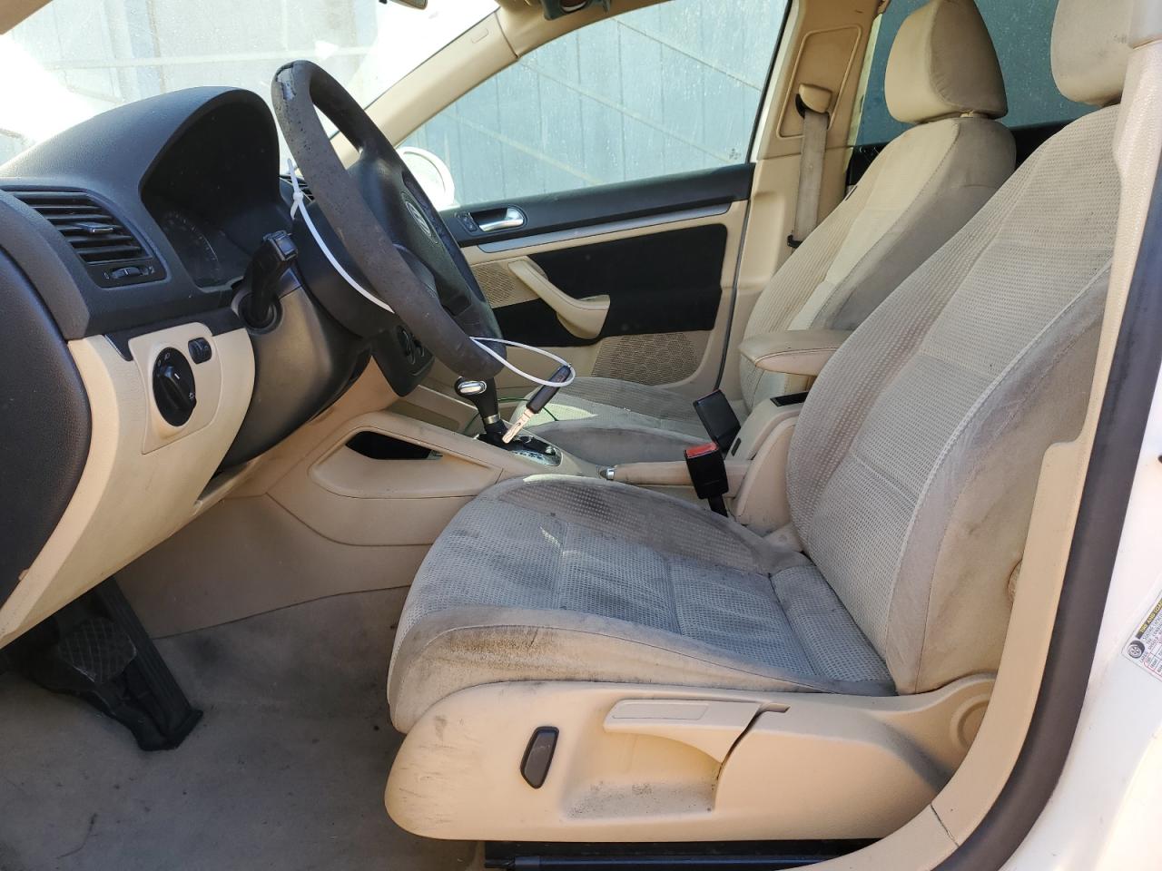 2009 Volkswagen Jetta - Image 7