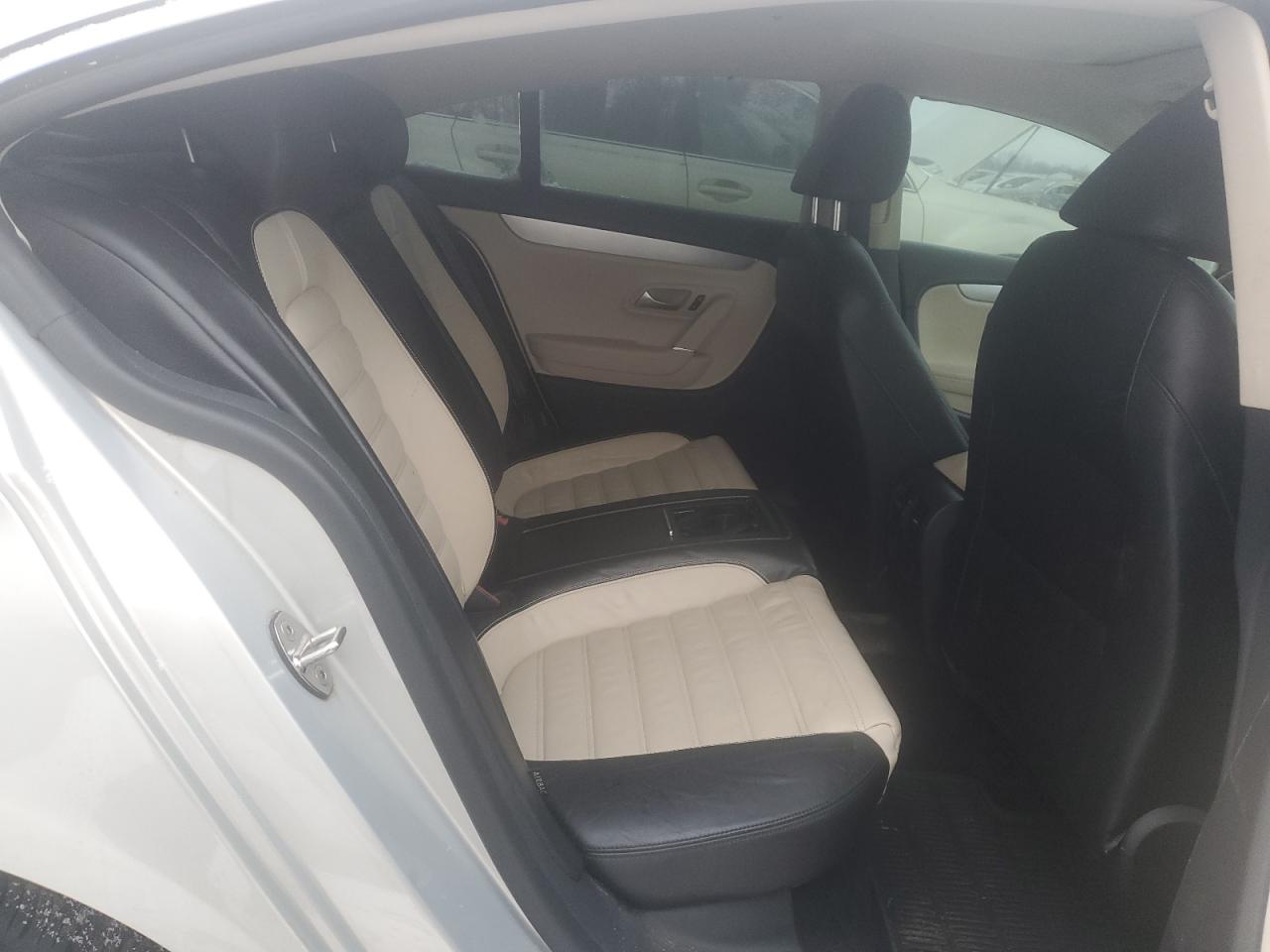 2010 Volkswagen Passat CC - Image 10