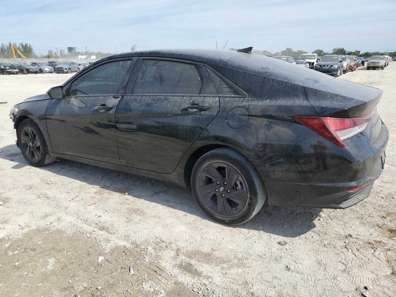 2023 Hyundai Elantra - Image 2