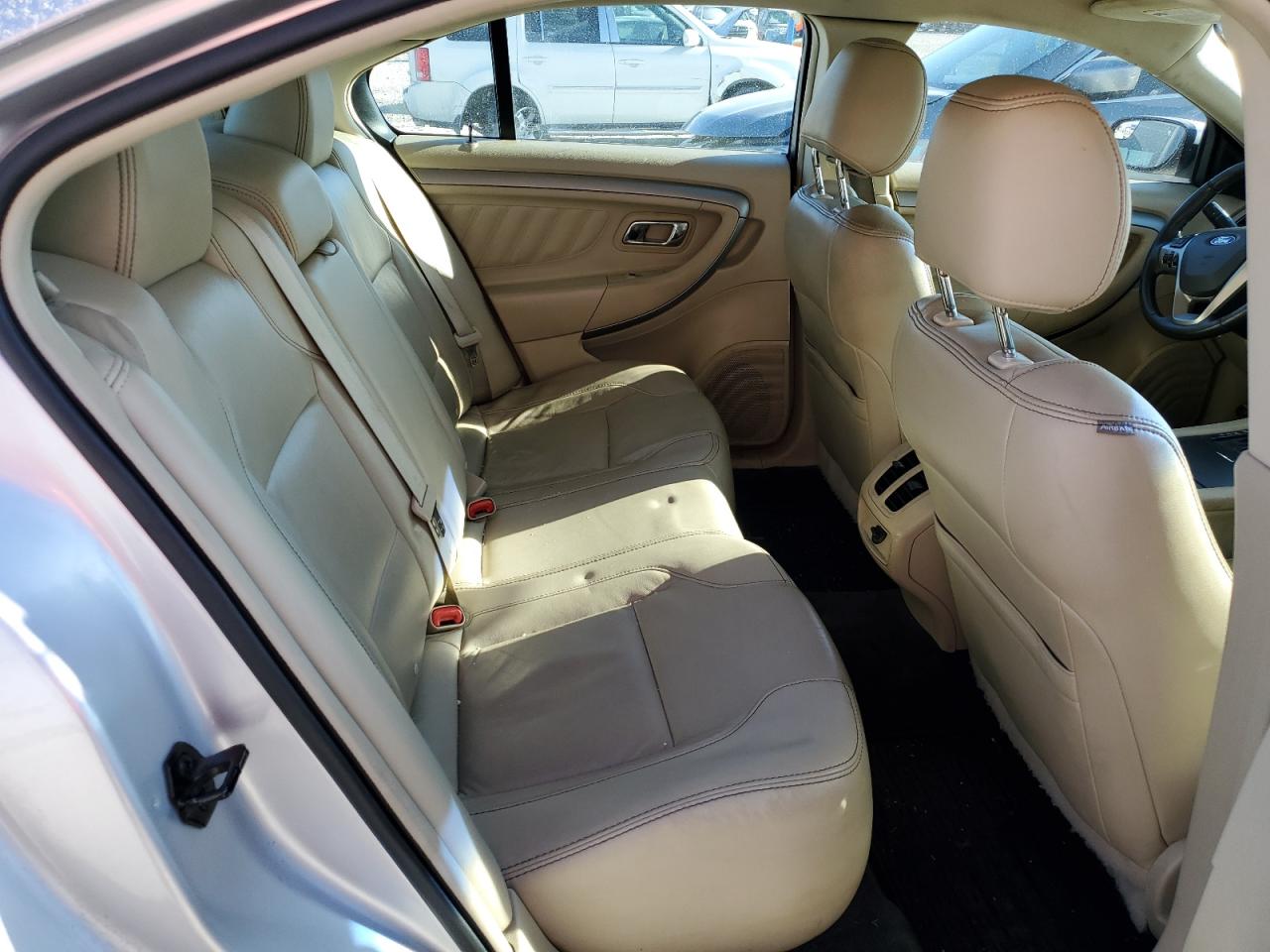 2014 Ford Taurus - Image 10