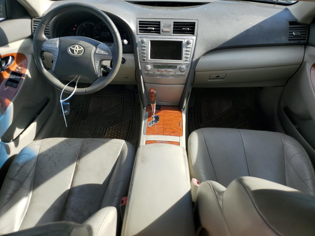 2011 Toyota Camry - Image 8
