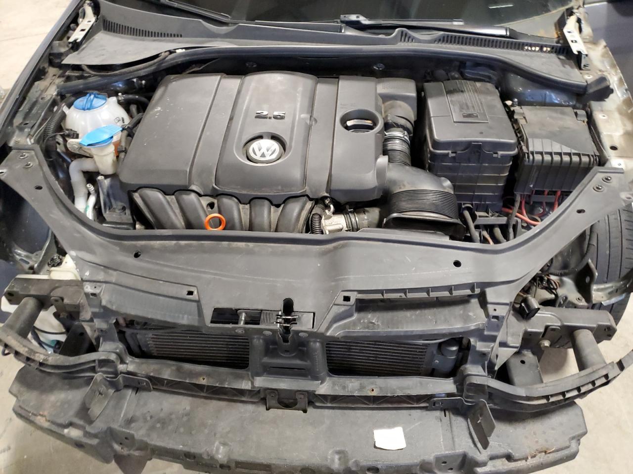 2010 Volkswagen Jetta - Image 11