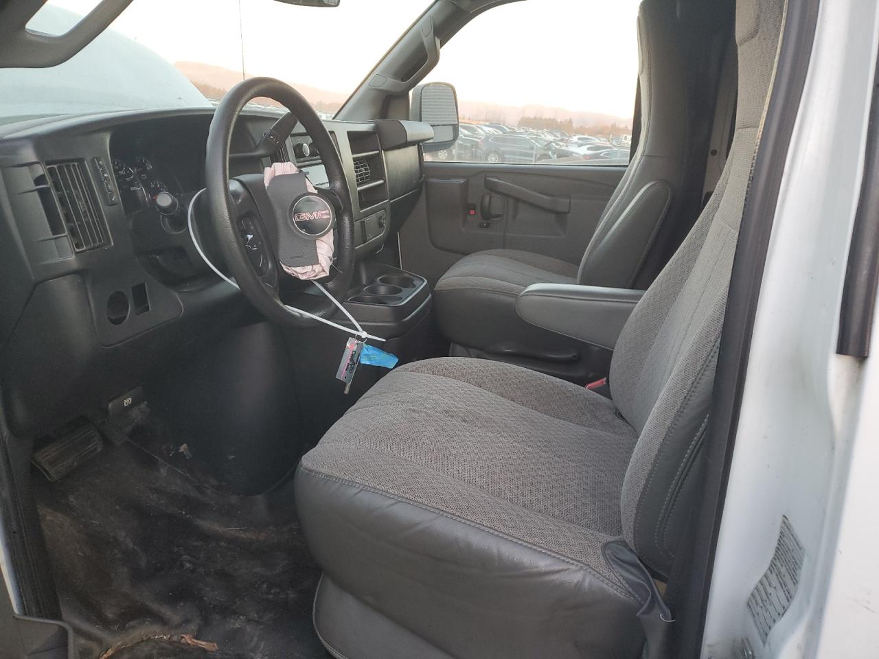 2016 GMC Savana - Image 7