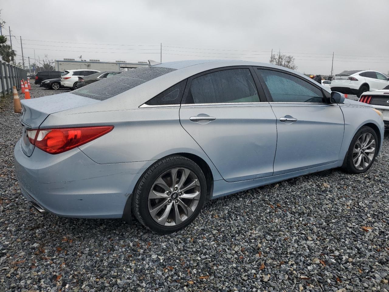 2013 Hyundai Sonata - Image 3