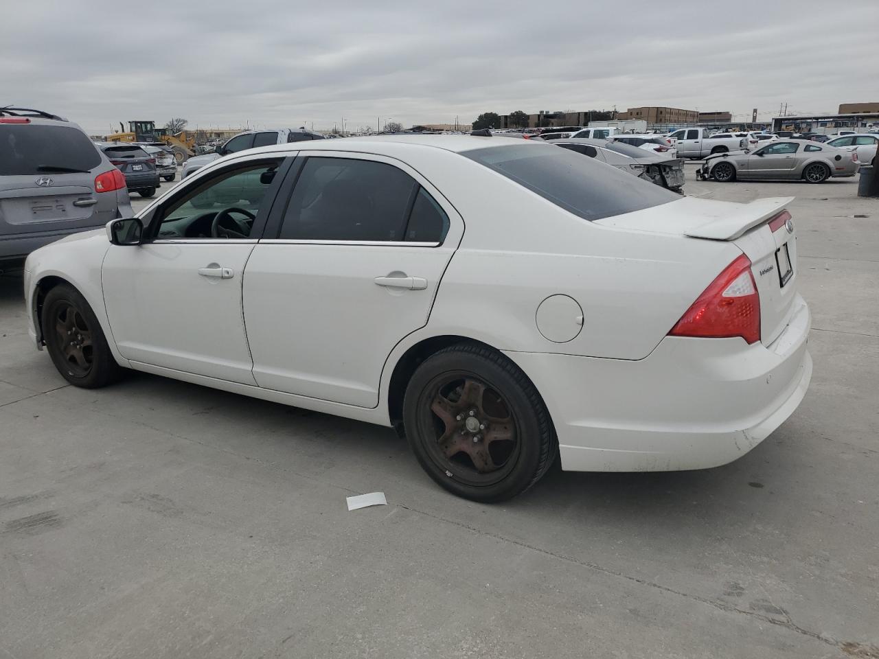 2011 Ford Fusion - Image 2