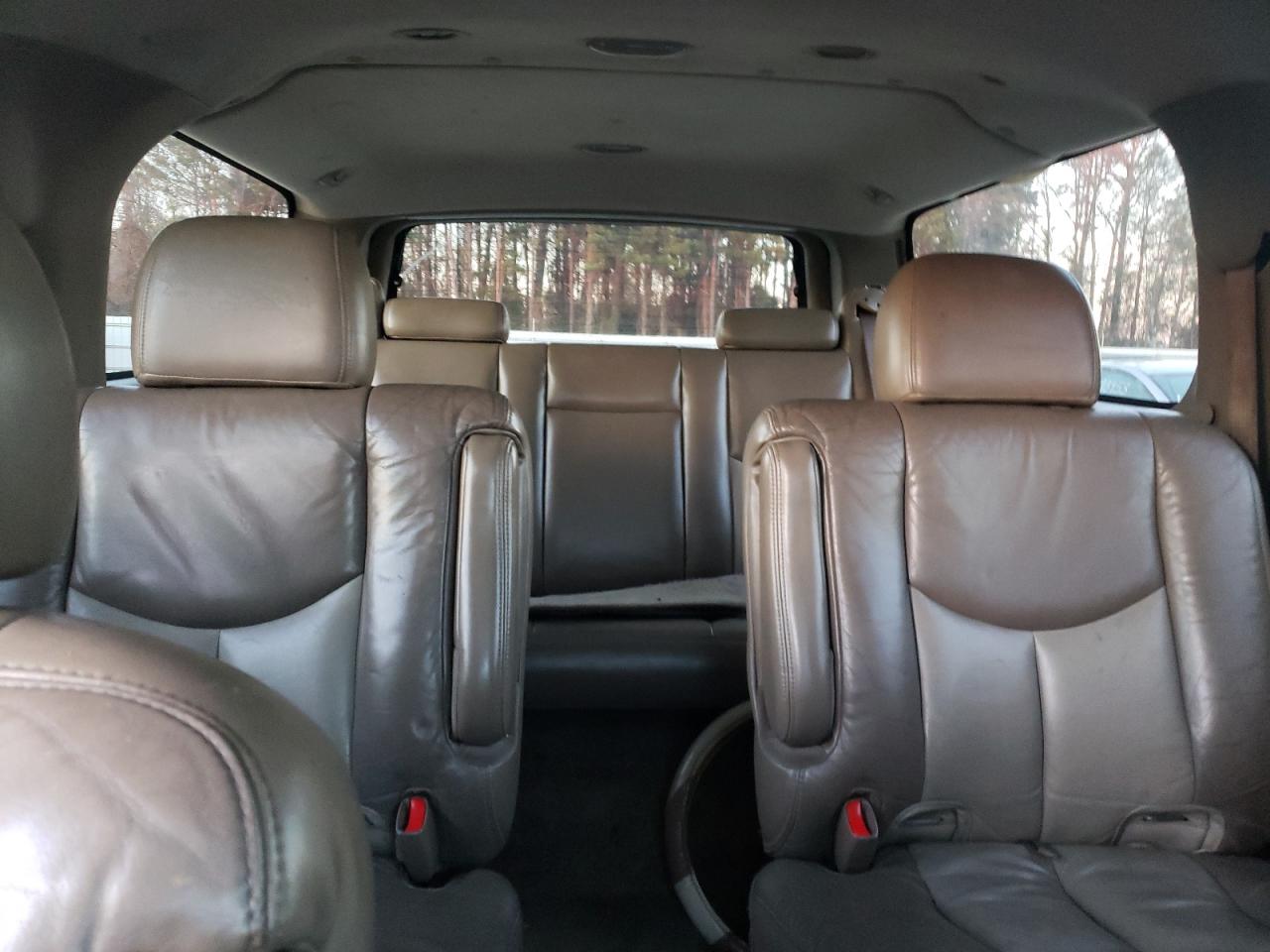 2005 GMC Yukon - Image 10