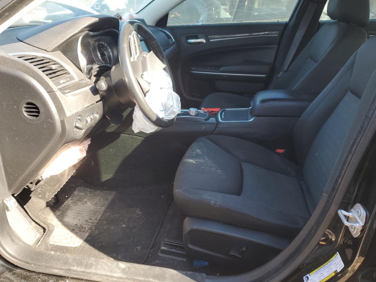 2019 Chrysler 300 - Image 7