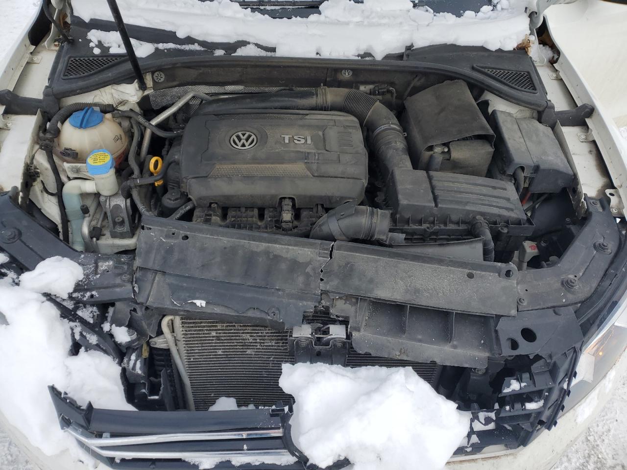 2015 Volkswagen Passat - Image 11