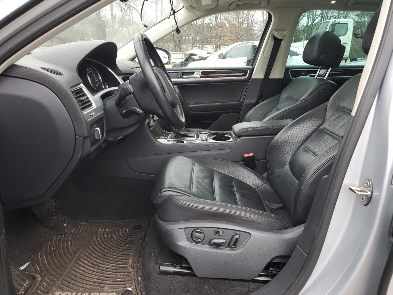 2016 Volkswagen Touareg - Image 7