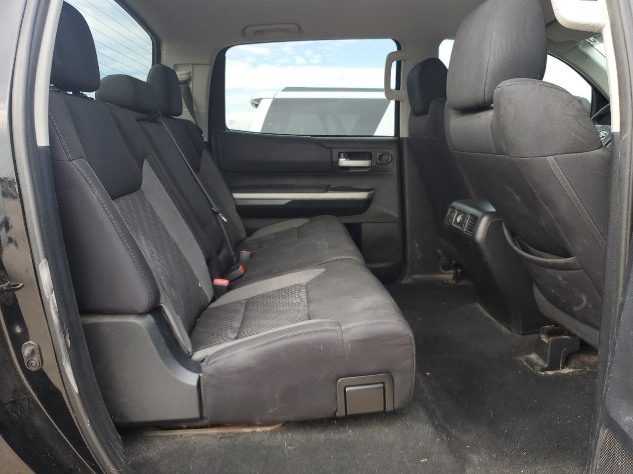 2014 Toyota Tundra - Image 10