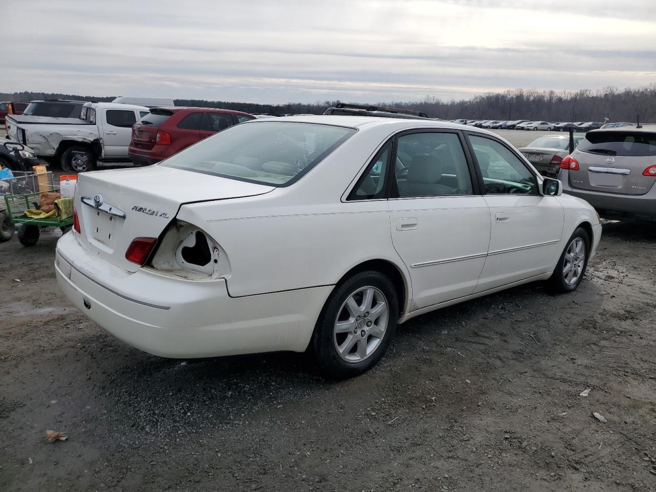 2003 Toyota Avalon - Image 3