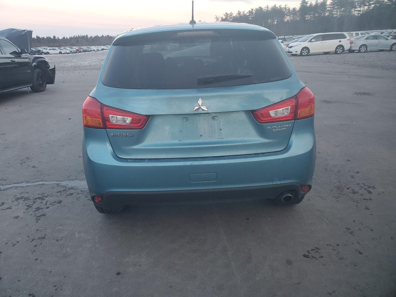 2013 Mitsubishi Outlander - Image 6