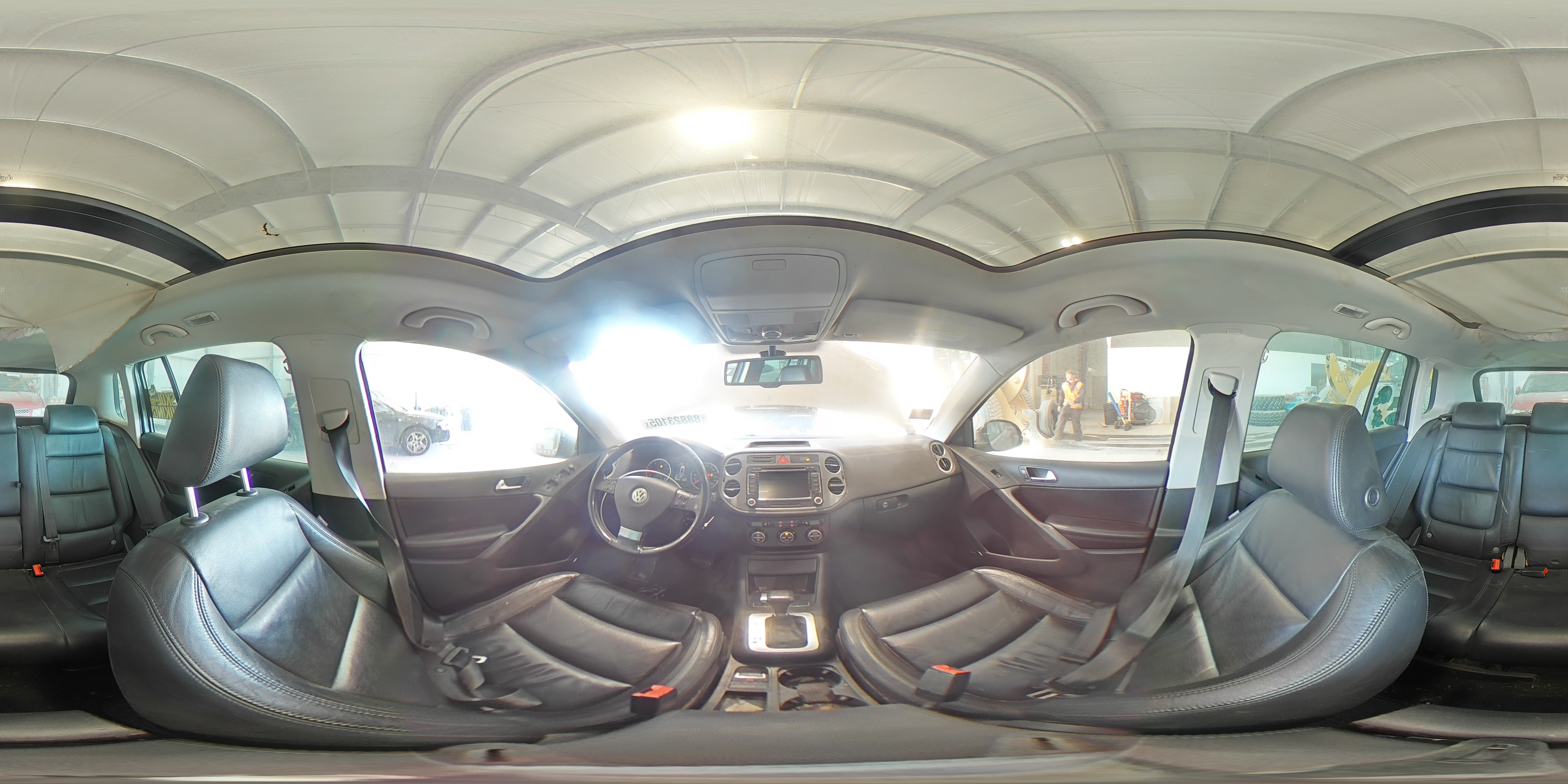 2010 Volkswagen Tiguan - Image 14