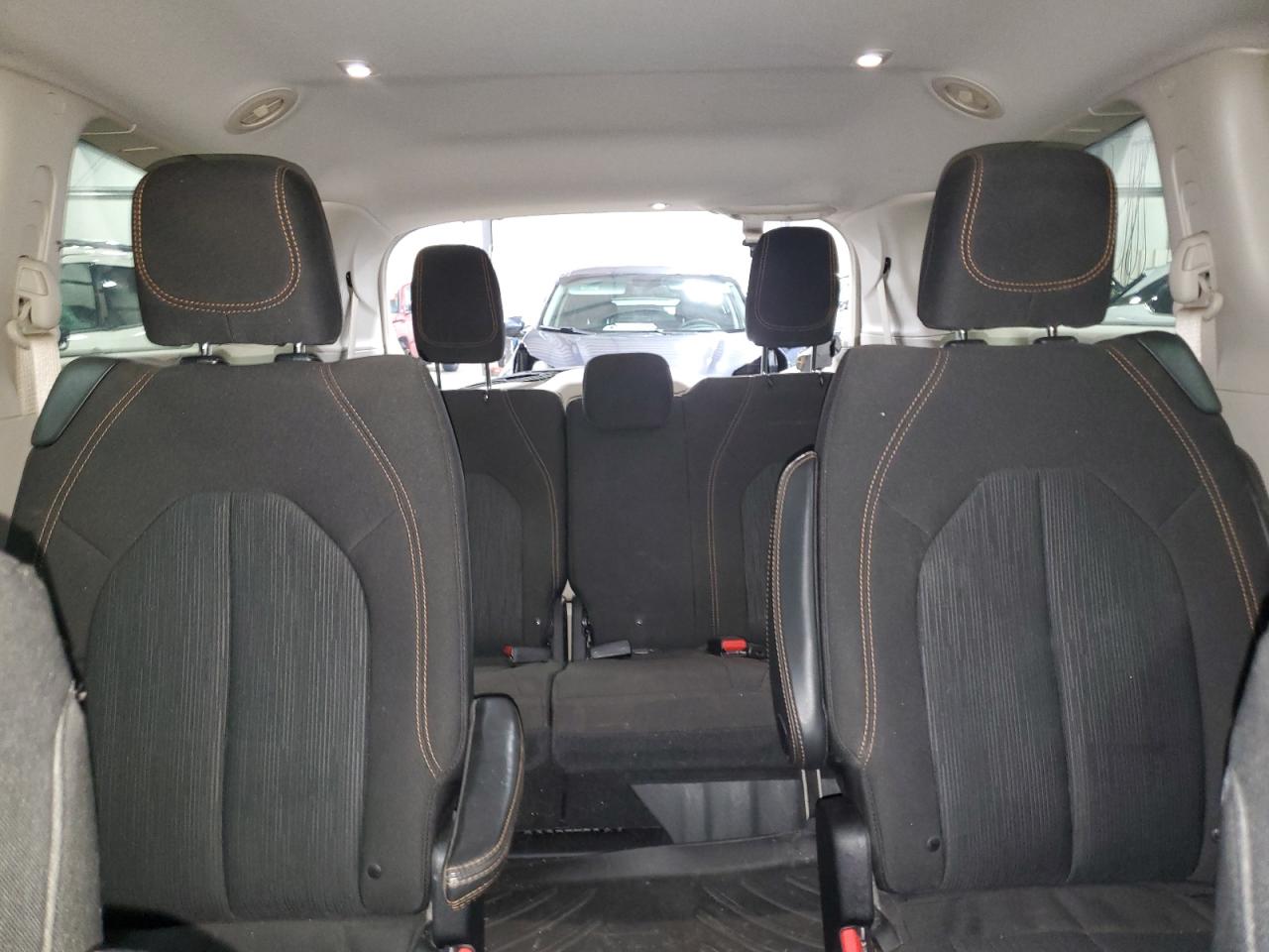 2017 Chrysler Pacifica - Image 10