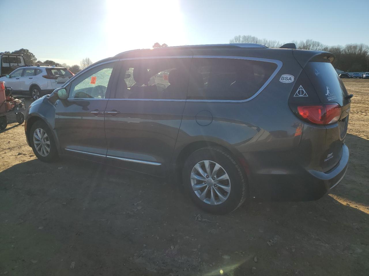 2018 Chrysler Pacifica - Image 2