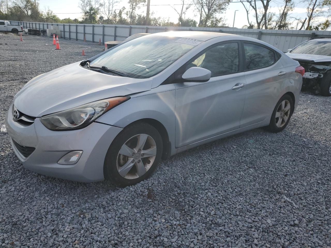 VIN 5NPDH4AE2DH268519 2013 HYUNDAI ELANTRA no.1