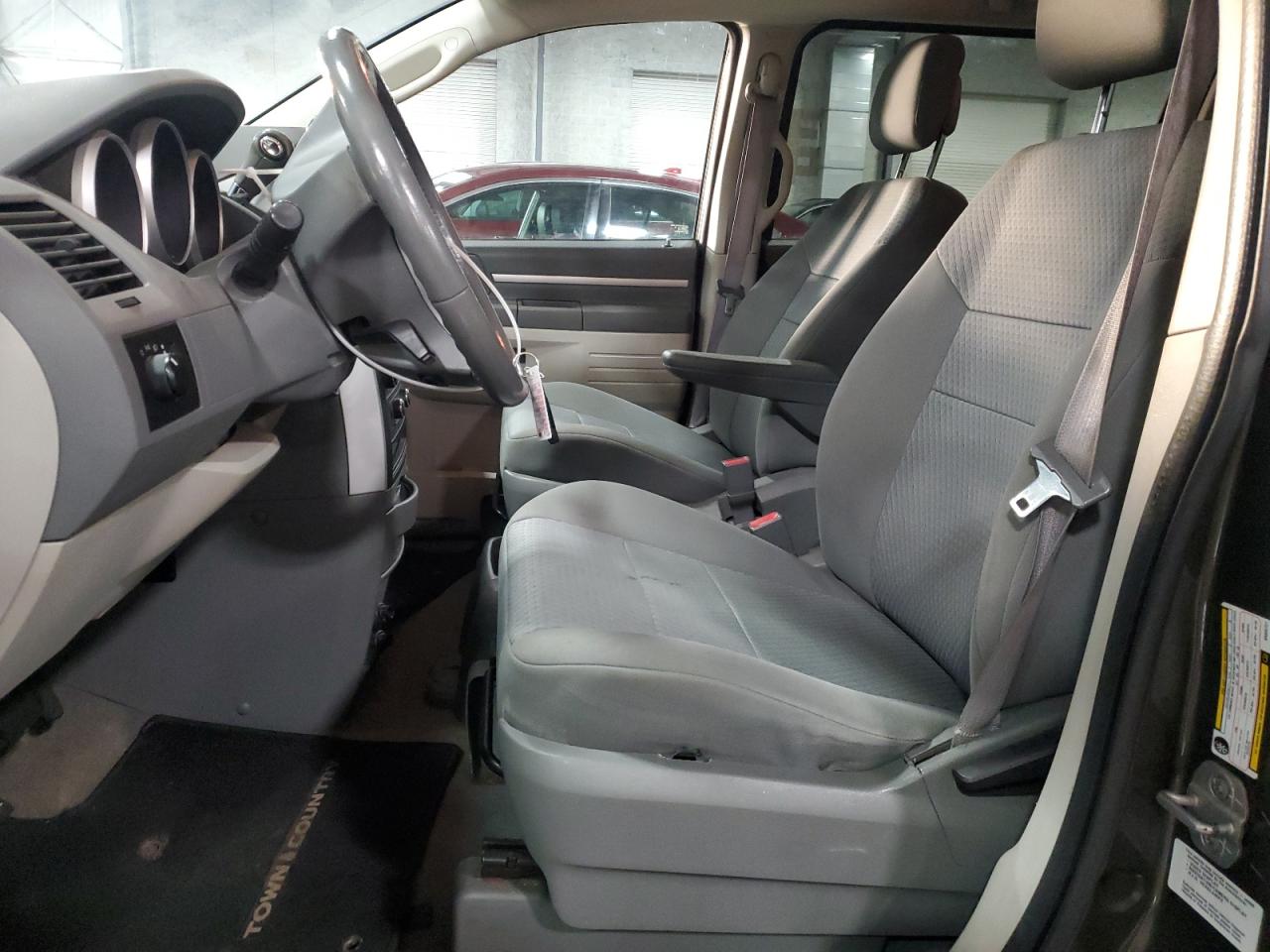 2010 Dodge Caravan - Image 7
