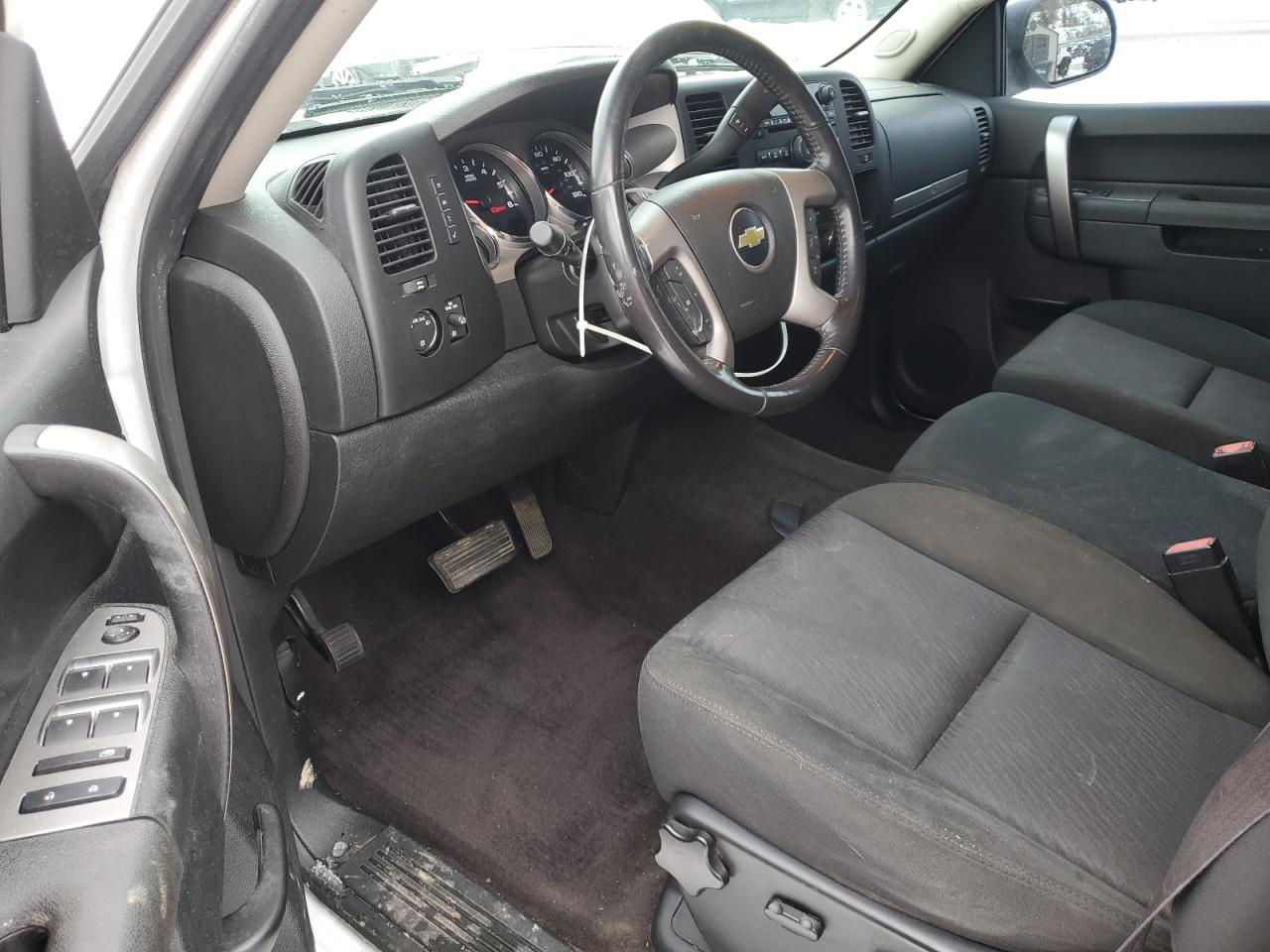2013 Chevrolet Silverado - Image 8