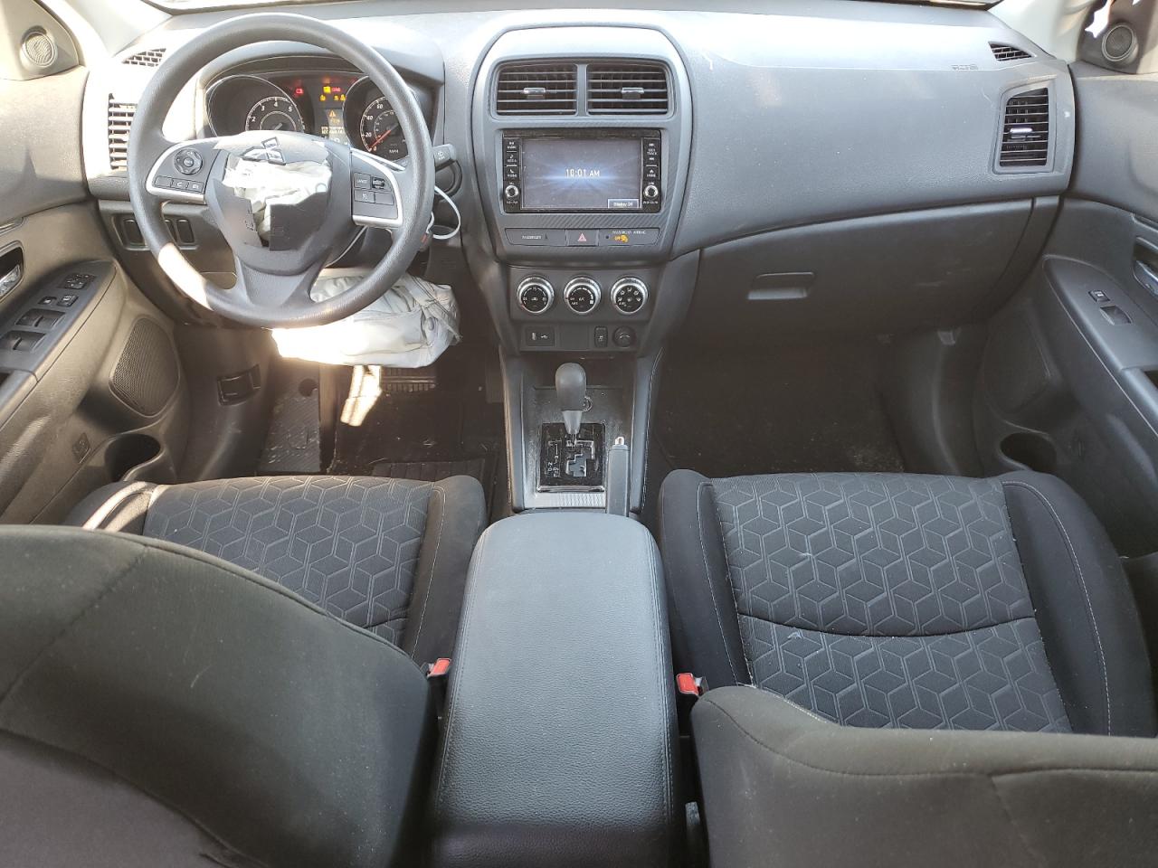 2021 Mitsubishi Outlander - Image 8