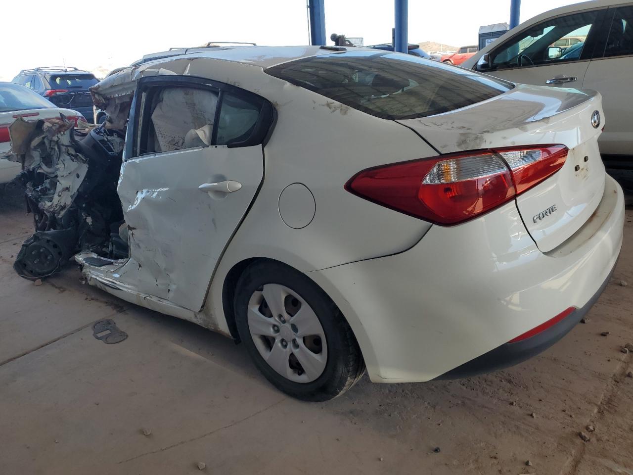 VIN KNAFK4A62G5618171 2016 KIA FORTE no.2