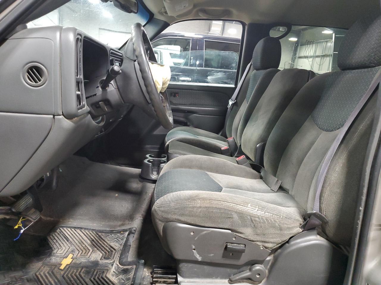 2004 Chevrolet Avalanche - Image 7