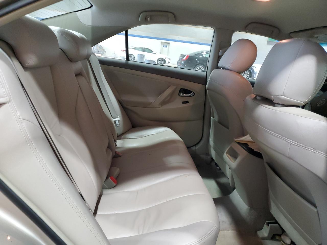 2009 Toyota Camry - Image 10