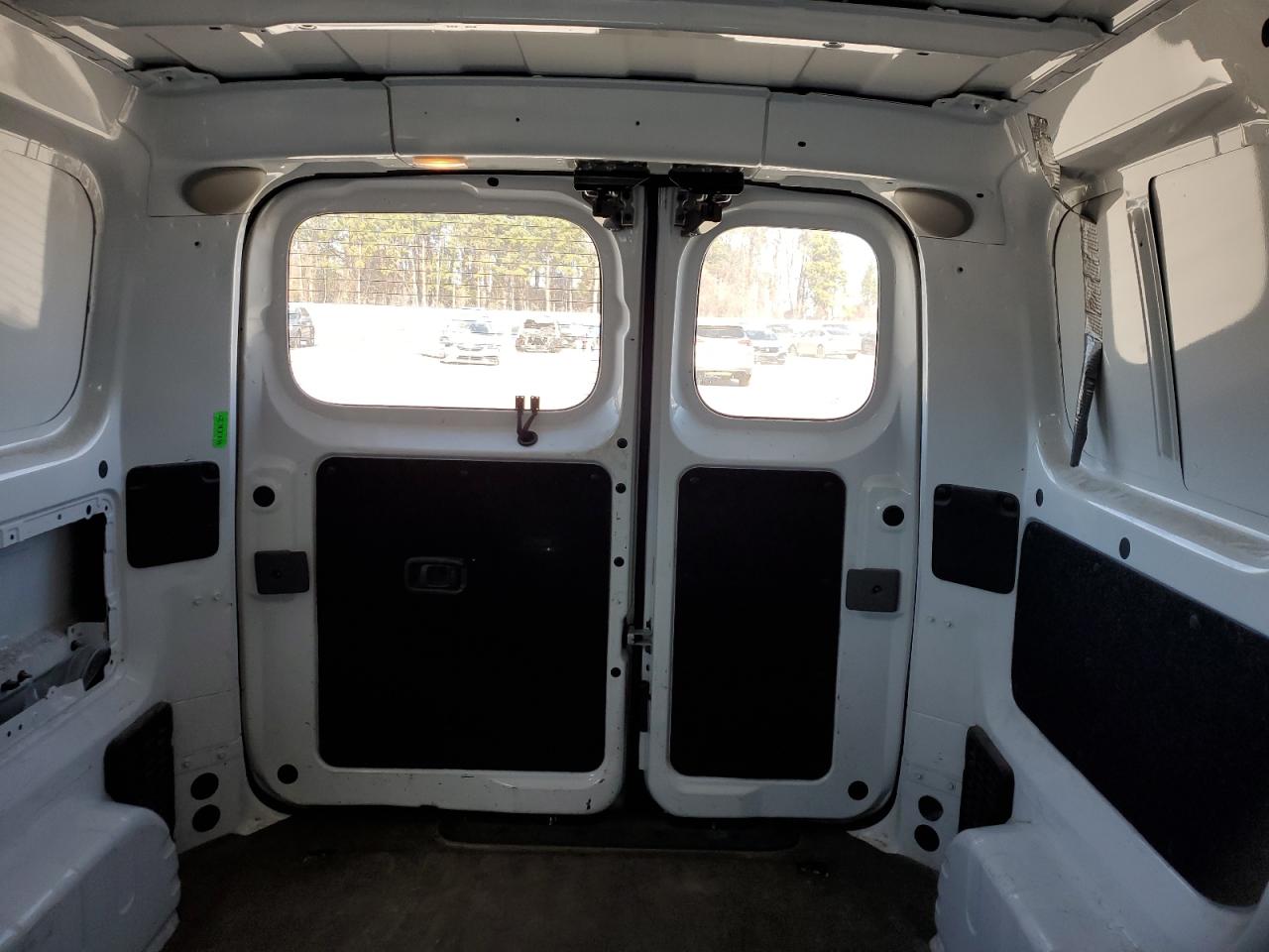 2015 Nissan NV - Image 10